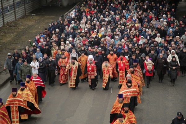 Более 1500 человек приняли участие в крестном ходе в честь 100-летия прибытия Царской семьи в Екатеринбург